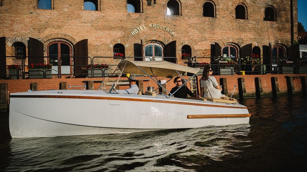 CANNA Boats electric yacht